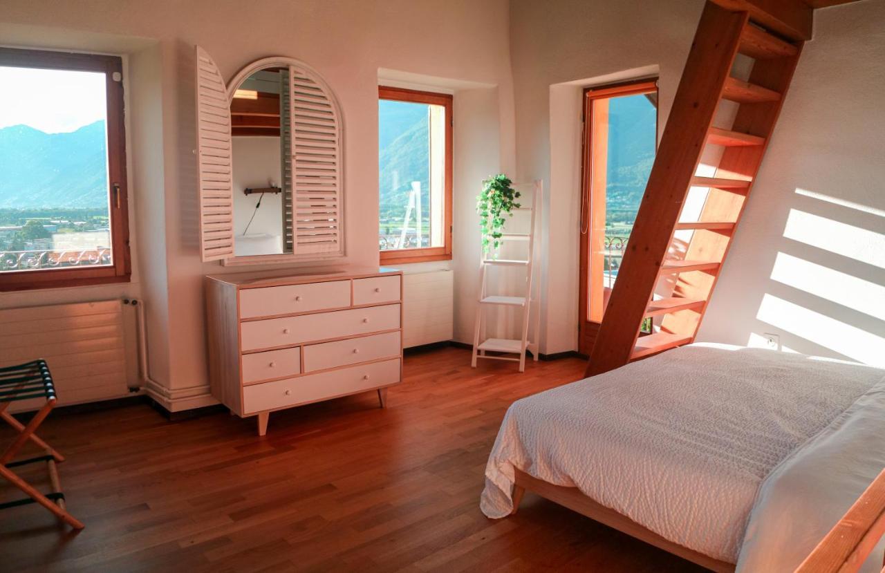 Wisteria House - Holiday Apartment Cadenazzo Экстерьер фото