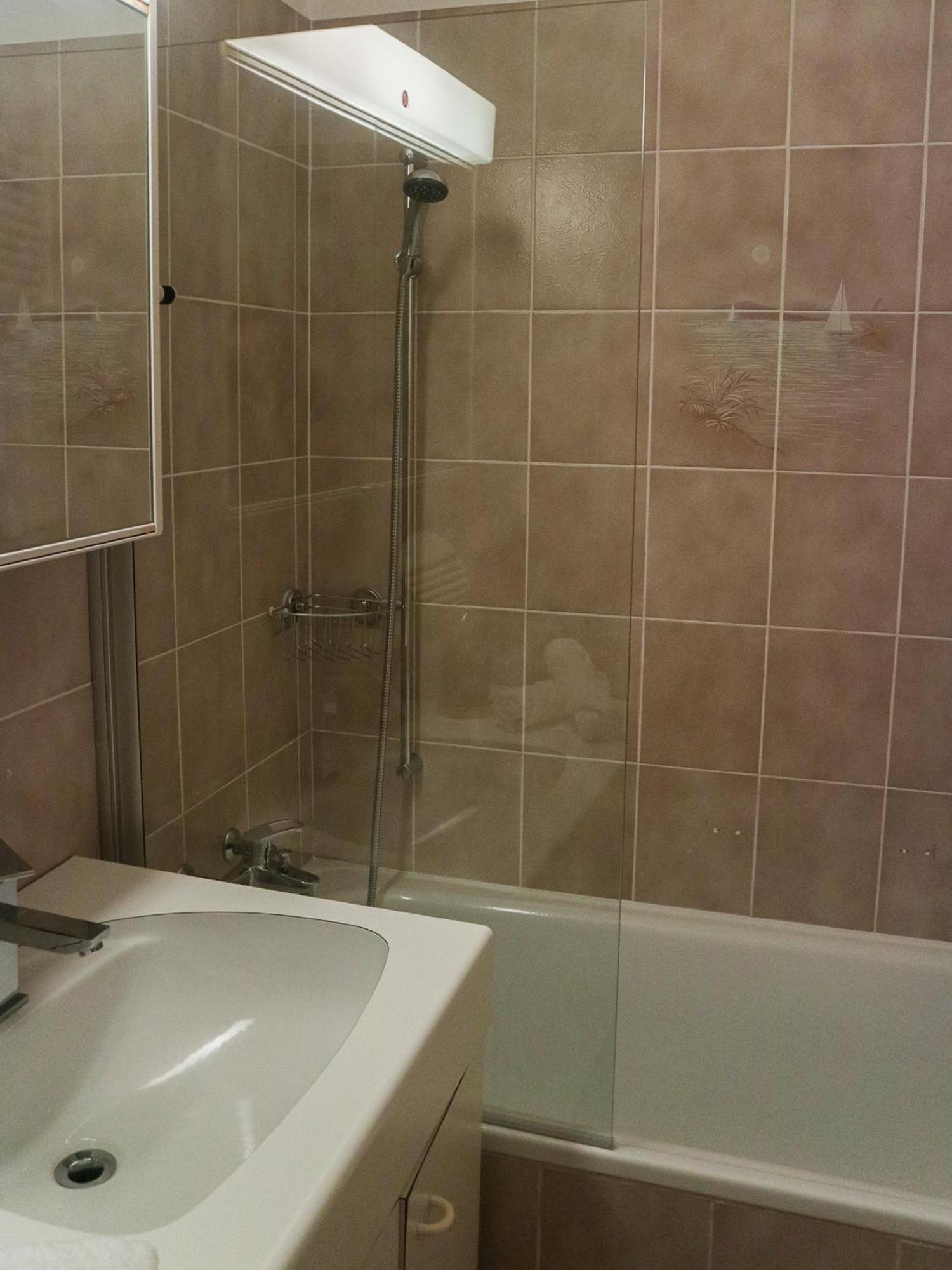 Wisteria House - Holiday Apartment Cadenazzo Экстерьер фото