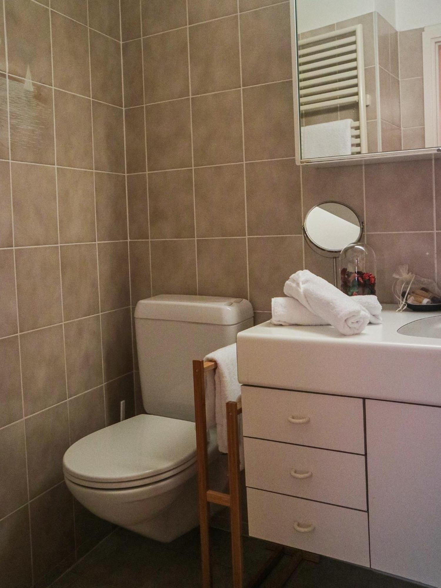 Wisteria House - Holiday Apartment Cadenazzo Экстерьер фото
